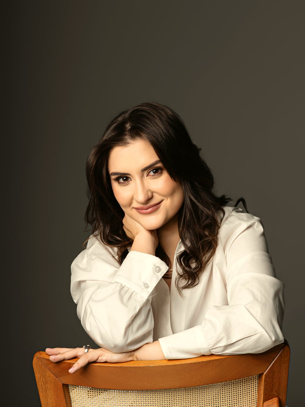 Dra. Marcella Pagnano Bocchi sorrindo de forma espontânea, retrato aproximado